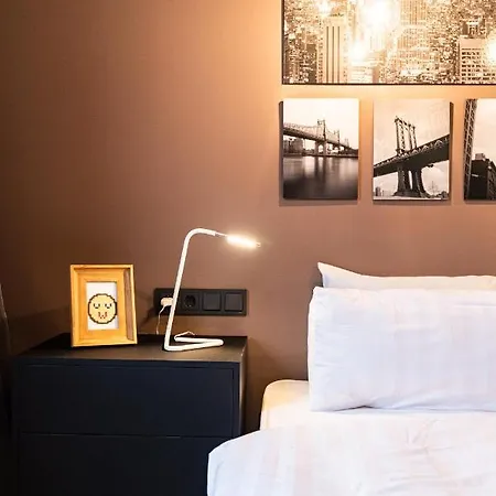 High-end With Free Parking In Center *